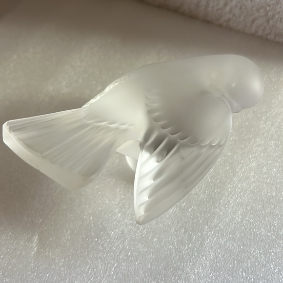 Lalique Frosted Crystal Sparrow - Picture 2 of 6